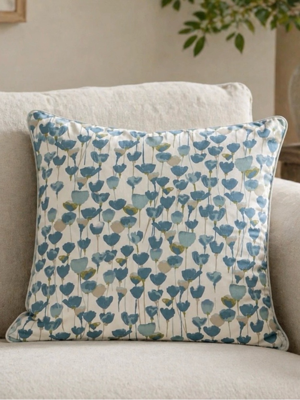 Luxury Designer Pillow Cover – Roma Tulipa Designer Pillow Cover – 22" x 22"